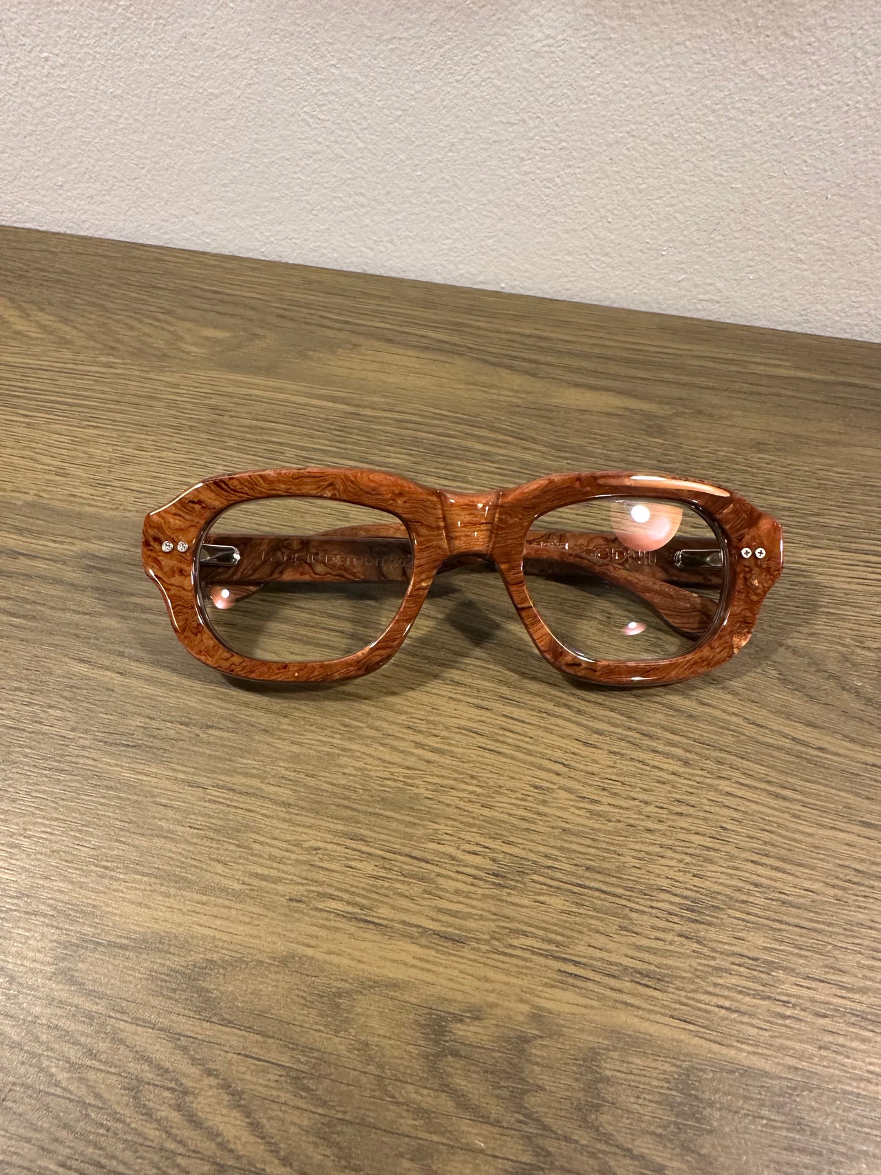 Woodgrain pattern glasses